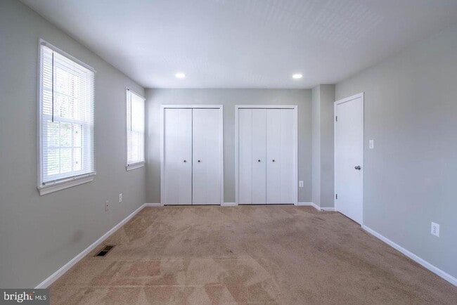 Building Photo - 9709 Lakepointe Dr