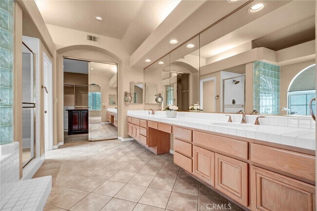 Building Photo - 27131 S Ridge Dr