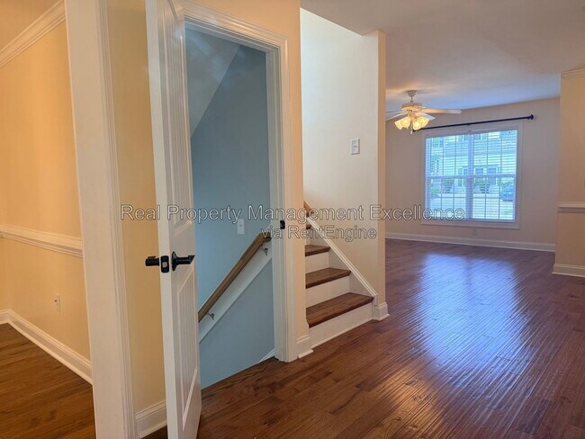 Building Photo - 305 Holly Thorn Trace