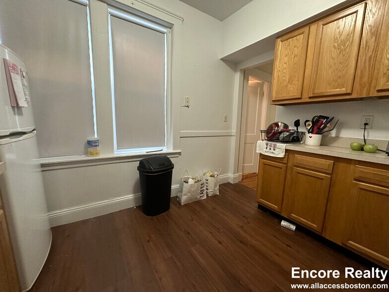 Building Photo - 127 Sutherland Rd