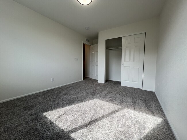 Building Photo - 121 McGregor Cir