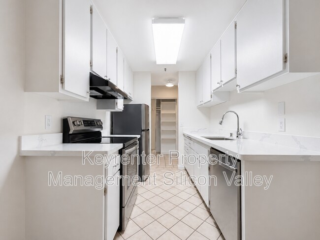 Building Photo - 400 Ortega Ave