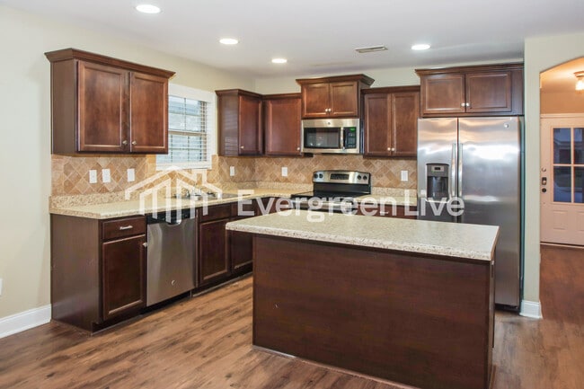 Building Photo - 3013 Monterey Dr SW