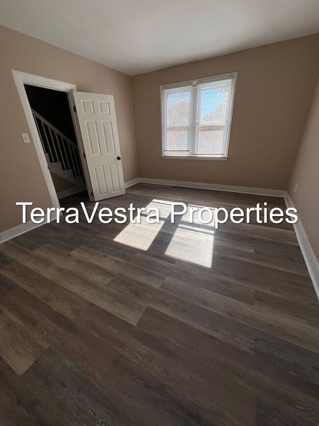 Building Photo - Large 4 Bed in Mantua with bonus room! Eli...