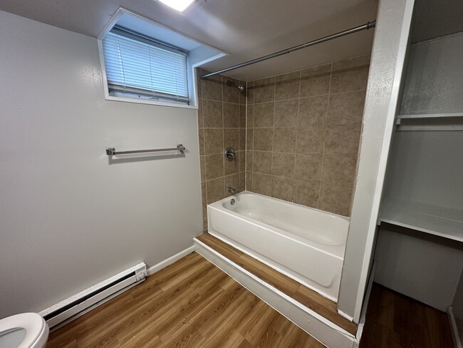 Building Photo - 2108 Oxford St