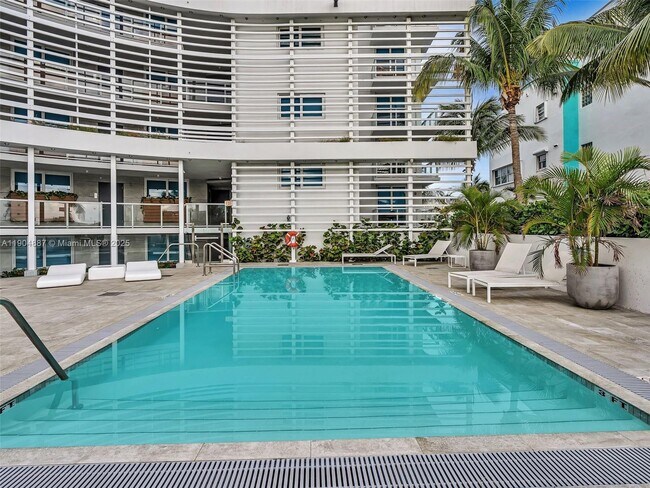 Building Photo - 9821 E Bay Harbor Dr