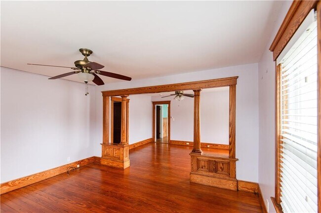 Building Photo - 455 Child St