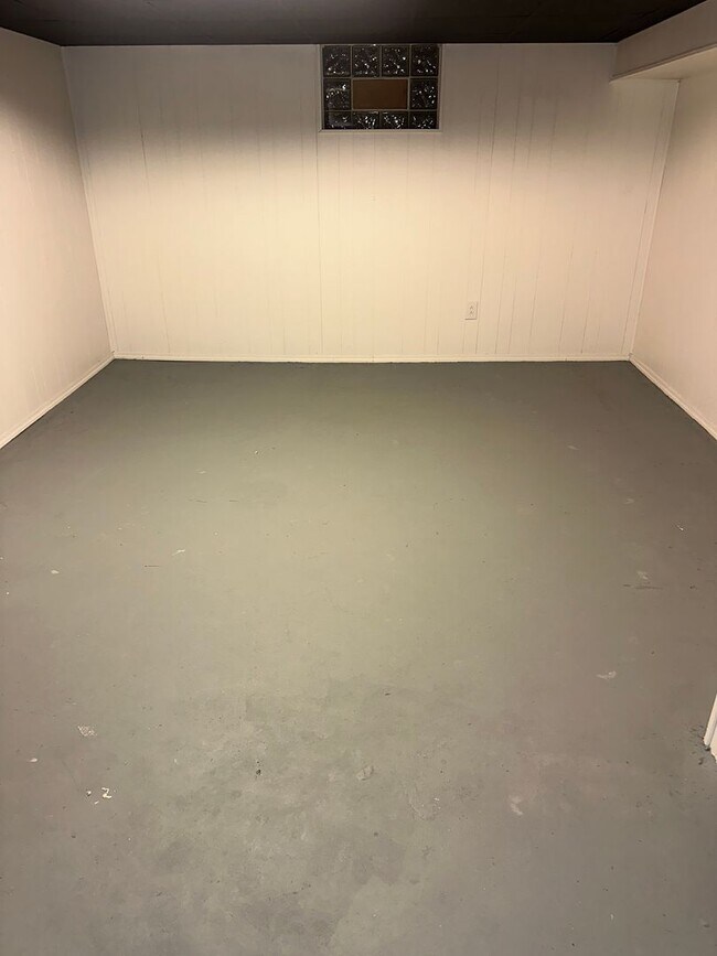 Building Photo - 803 7th St