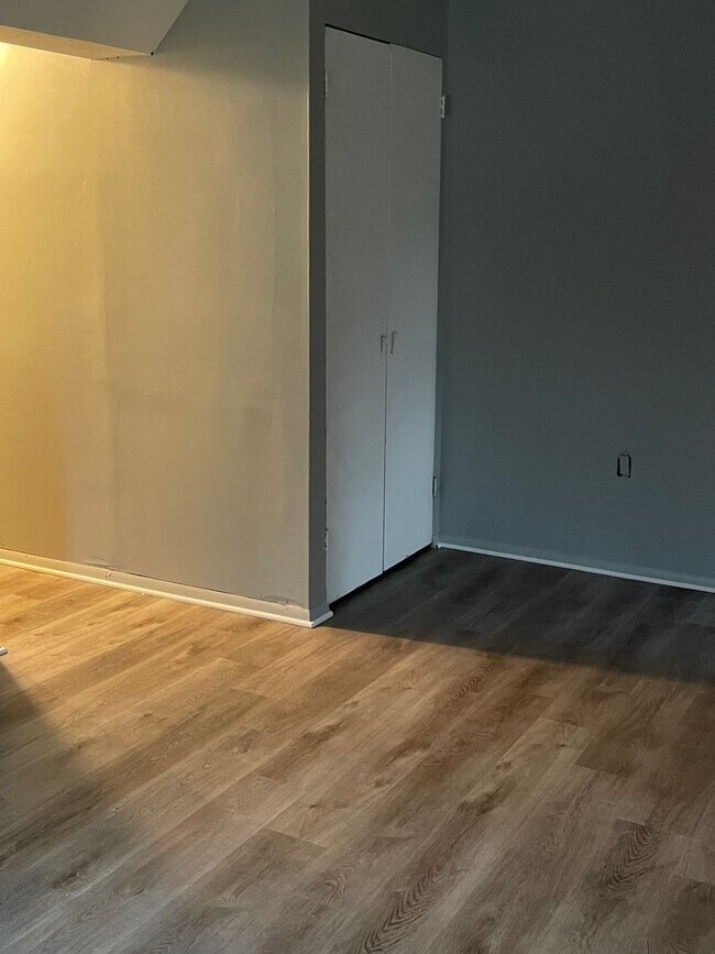 Building Photo - Coming SOON! UPDATED! GREAT AMENITIES! GREAT LOCATION! 4 Bedroom 2.5 Bathroom