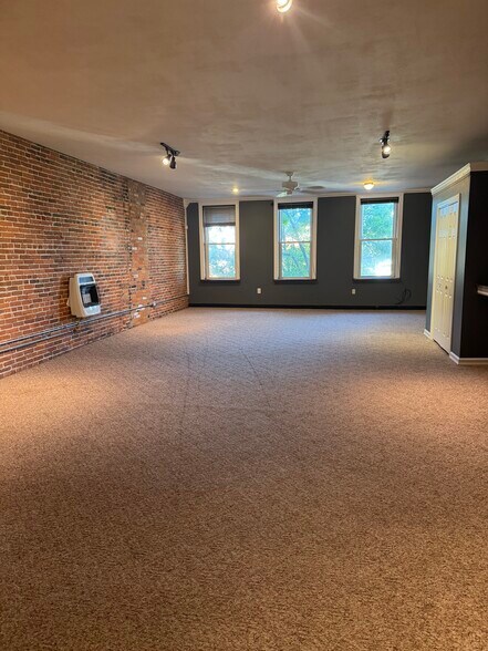 Primary Photo - 171 W 1st St