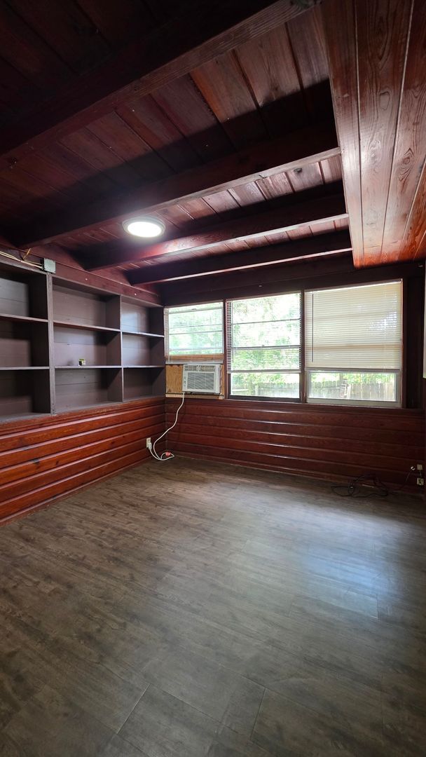 Building Photo - 4 Bedroom 2 Bath Single Family Home w/ 2 Bonus Rooms