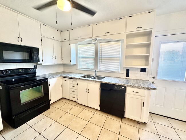 Building Photo - 1602 Avenue X