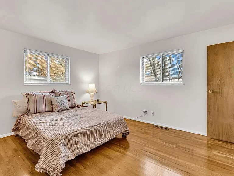 Building Photo - 300 Brookhaven Dr E