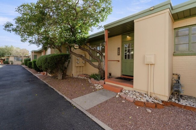 Building Photo - Charming 1-bedroom, 1-bath home in Tucsons most iconic neighborhood!