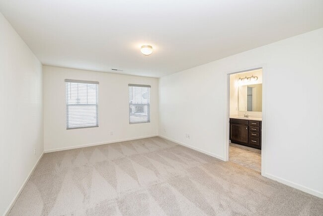 Building Photo - 121 Gaelic Dr