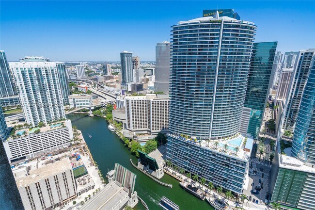 Building Photo - 475 Brickell Ave