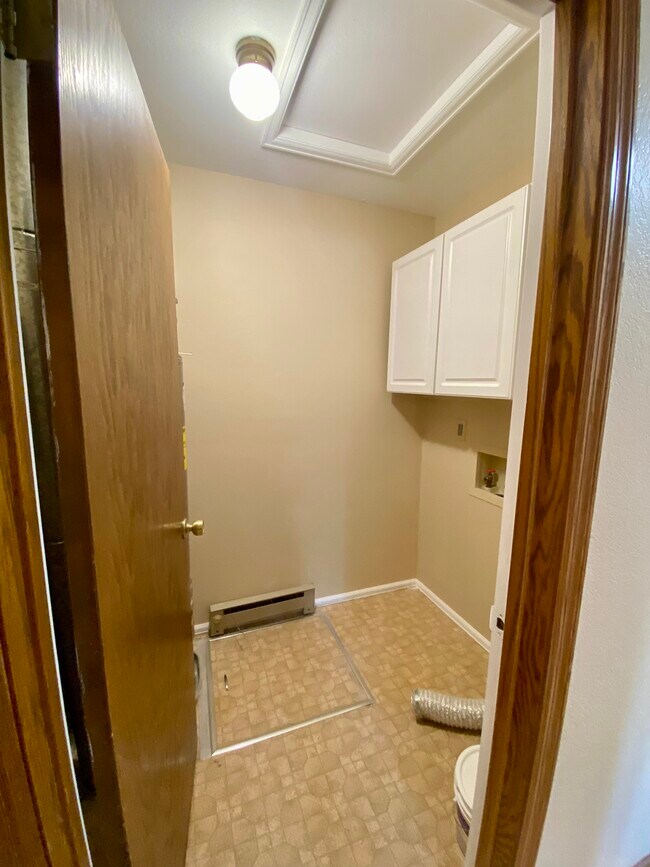 Building Photo - 2302 Cartier Dr