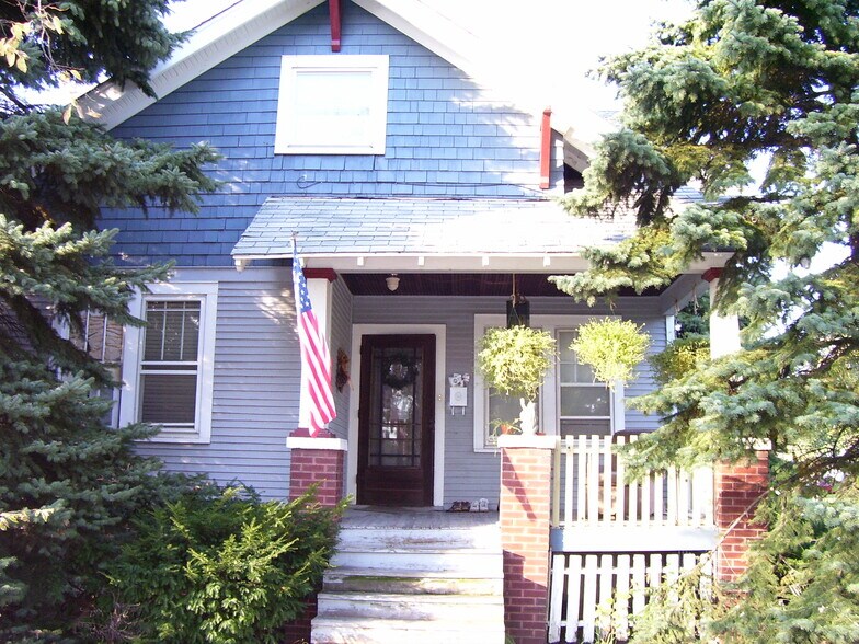 Building Photo - 502 W Main St