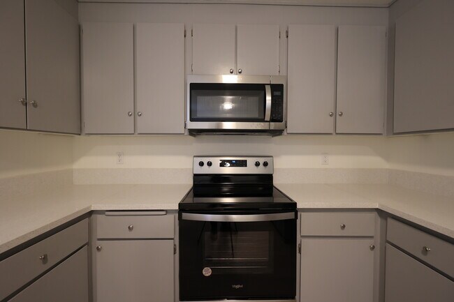 Building Photo - 761 Almond St