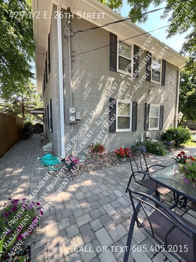 Building Photo - 429 1/2 E. 26th Street-