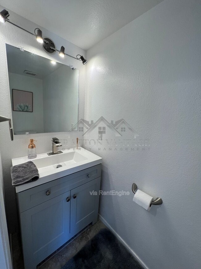 Building Photo - 3402 W Frankfurt Dr