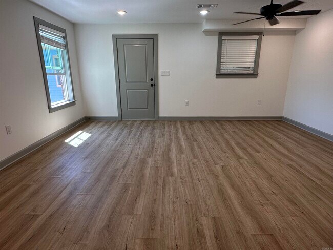 Building Photo - 501-Apt9 E 21st St
