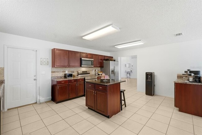 Building Photo - 6 Reybury Ln