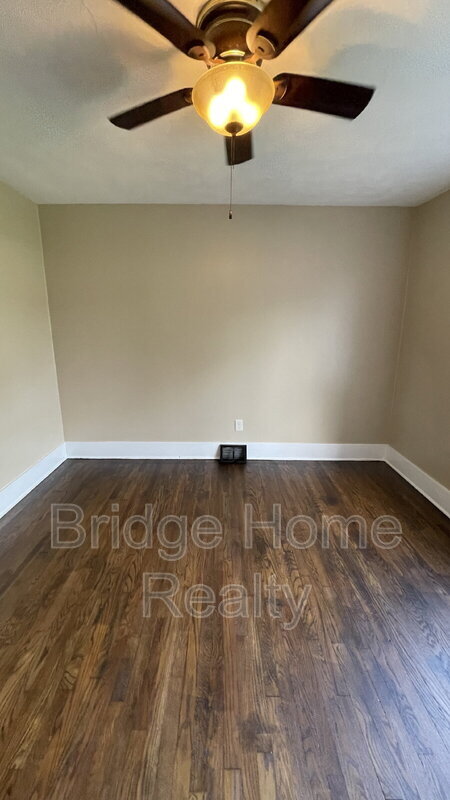Building Photo - 366 White Ave