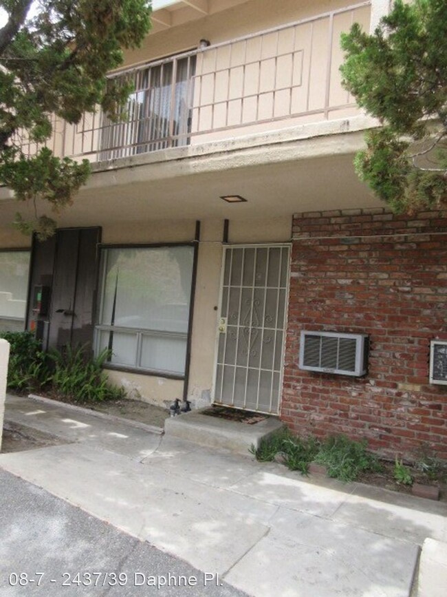 Building Photo - 2437-2439 Daphne Pl