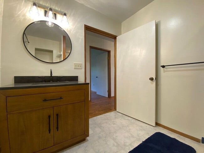 Building Photo - Charming 1-Bedroom Retreat in Volcano