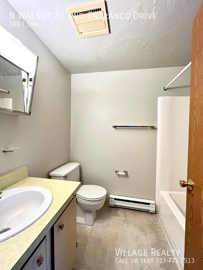 Building Photo - 312 N Walnut St