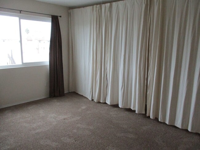 Building Photo - Desirable Park Blvd 1 Bdr 1 Ba 3rd Floor Condo in Hillcrest