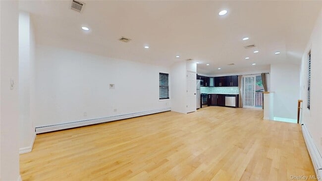 Building Photo - 138-15 82nd Dr