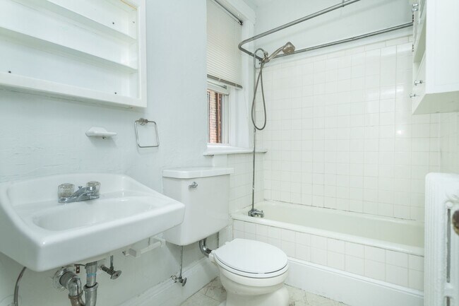 Building Photo - Awesome one bed in Beacon Hill