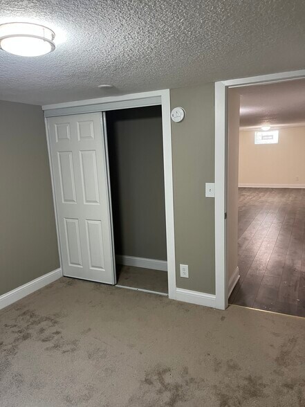 Remodeled basement bedroom - 8624 Oakland Ave S