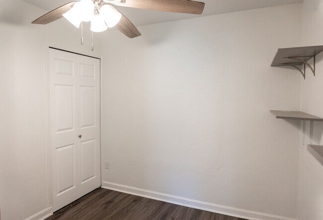 Building Photo - 3223 Albert Dr