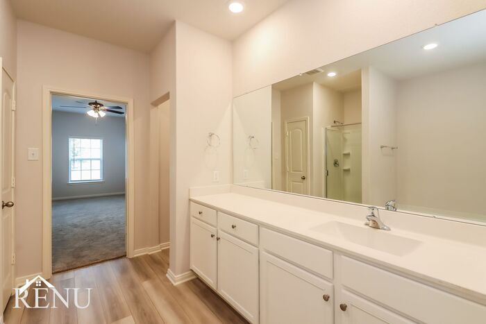 Building Photo - 10410 Sweetwater Creek Dr