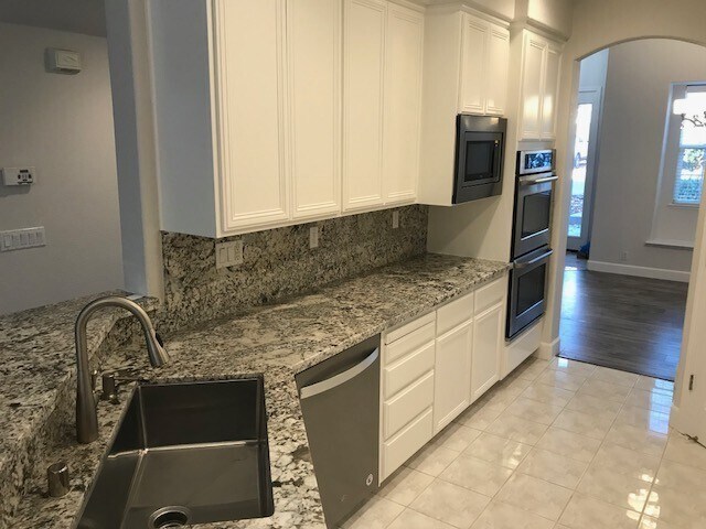 Building Photo - 6121 Lockridge Dr