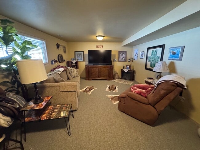 Building Photo - Furnished 4 Bed/2 Bath Seasonal Rental – Absarokee, MT | July–September