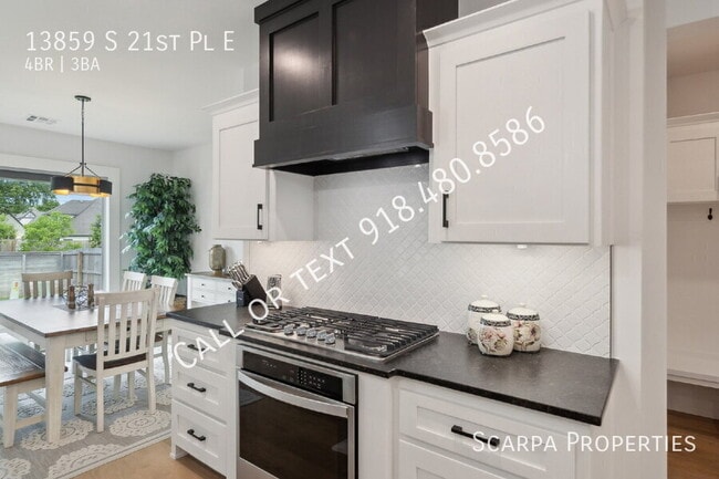 Building Photo - 13859 S 21st Pl E