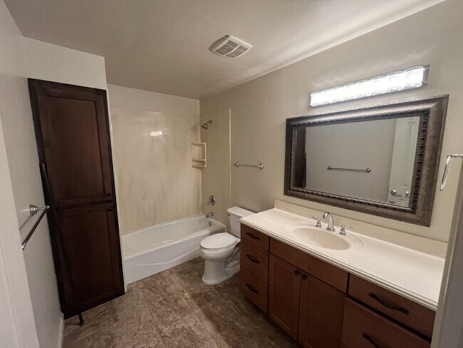 Building Photo - Downstairs 2 bedroom unit with parking and a patio