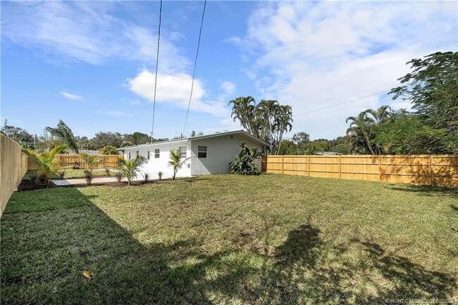 Building Photo - 901 E Madison Ave