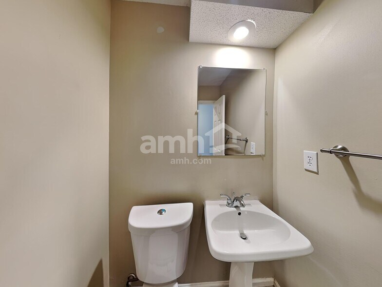 Building Photo - 5303 Rutland Ct