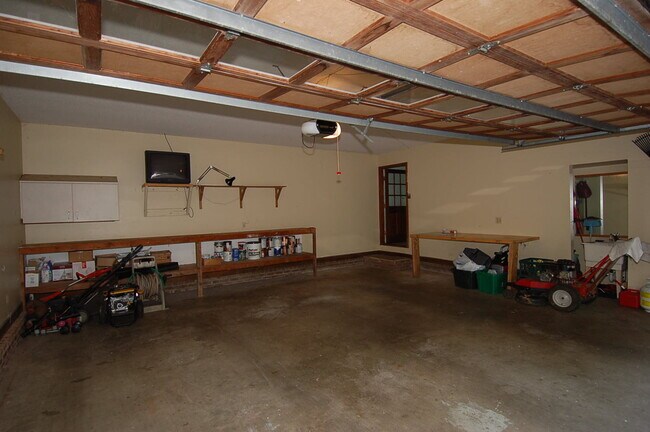 Building Photo - 3101 Janice Rd