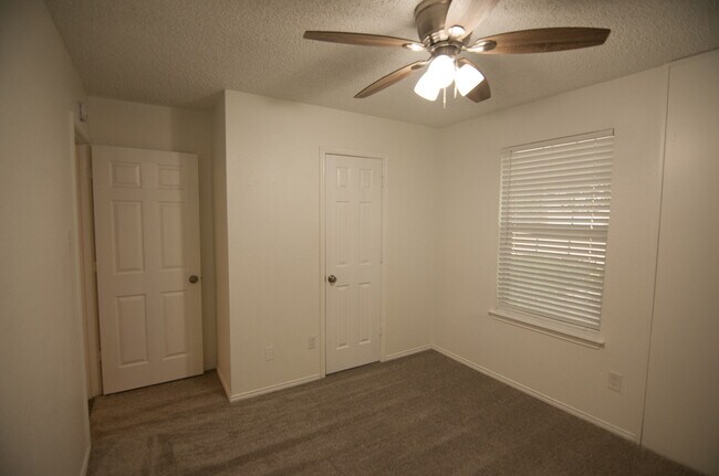Building Photo - 1011 Brenner Ct