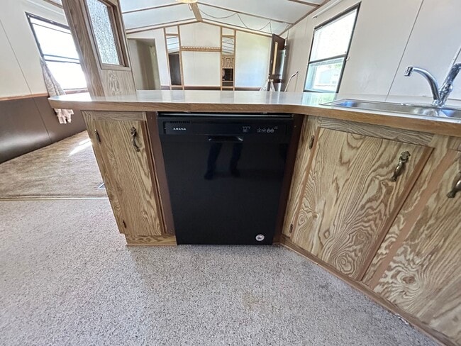 Building Photo - 3 Bed 2 Bath Mobile Home W/ Many Amenities...