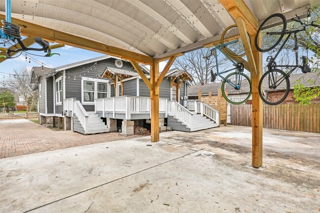 Building Photo - 4731 Woodside St