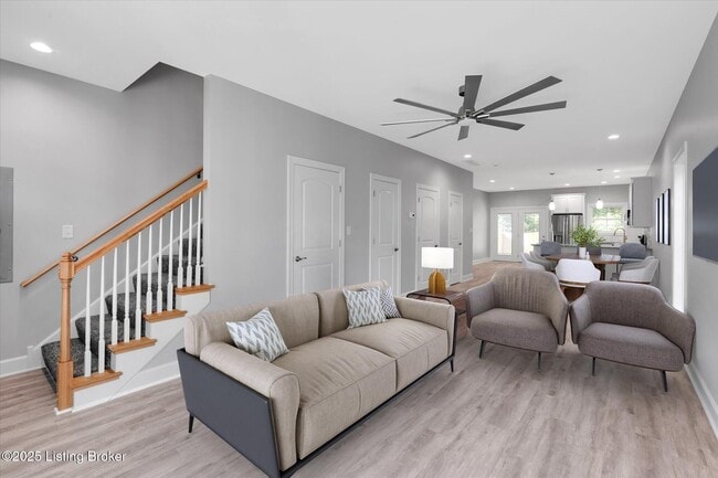 Building Photo - 721 E Caldwell St