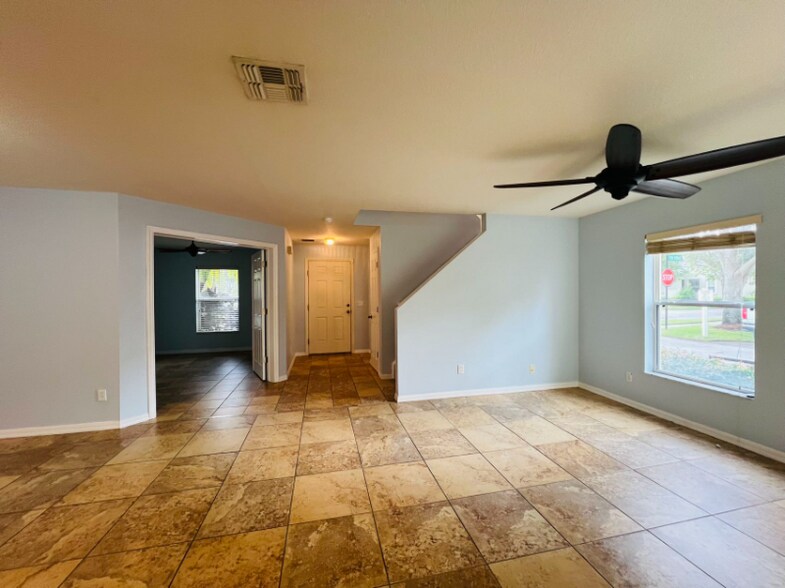 Building Photo - 1531 Par Ct