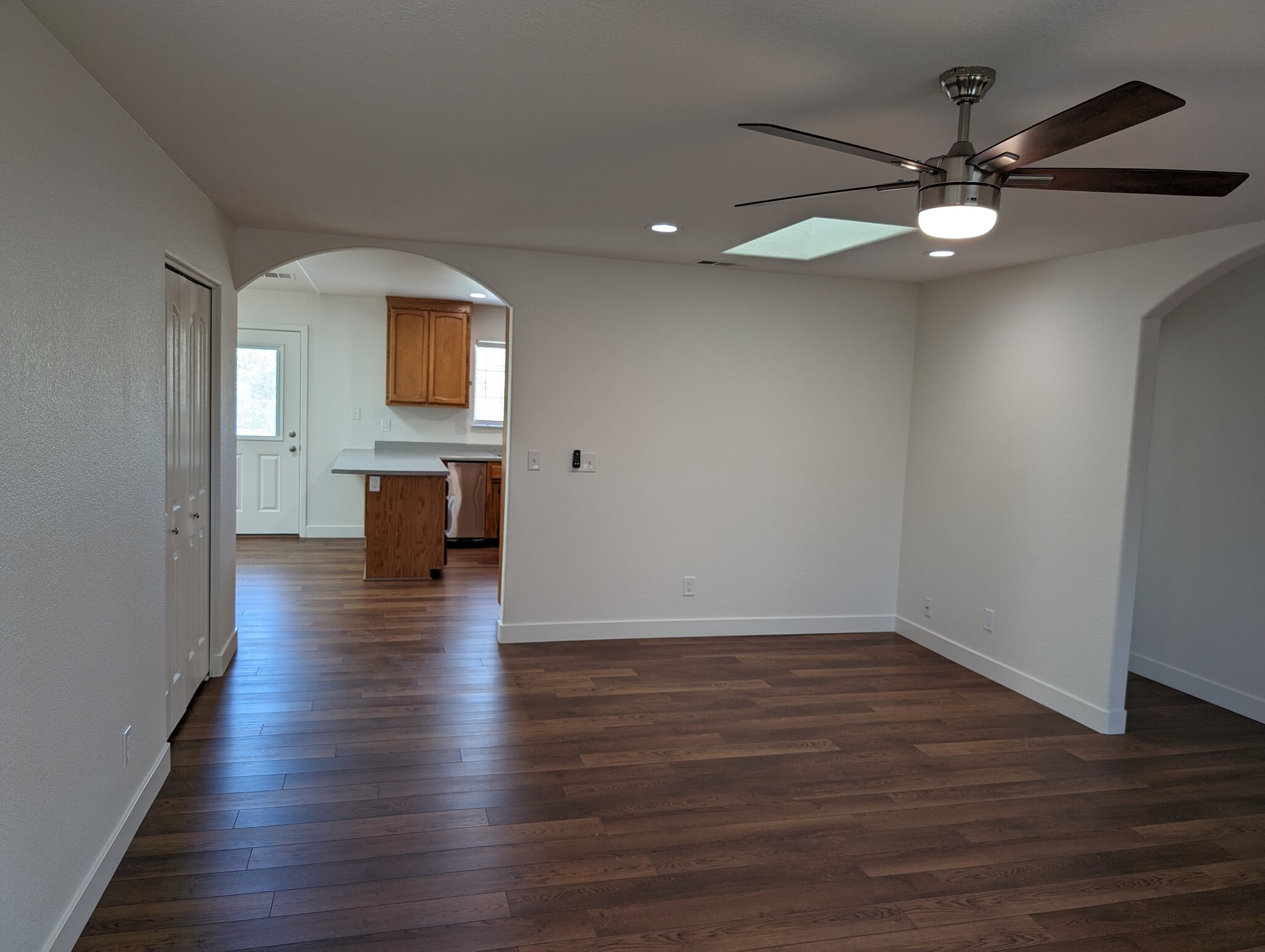 Dining room - 225 Shadowrun Ct